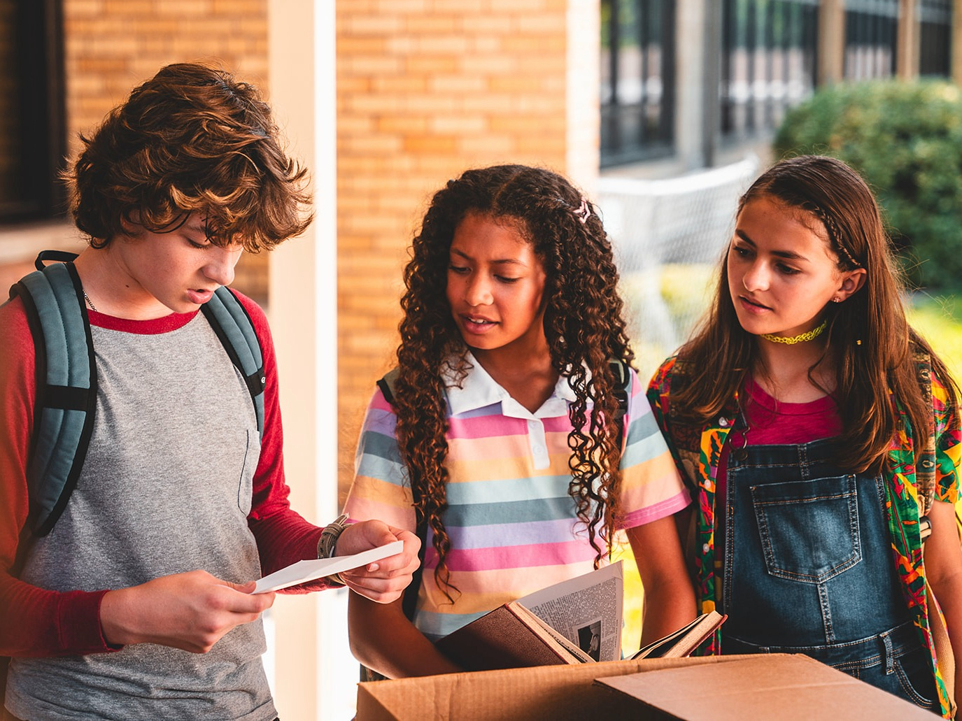 Still from an episode of Mystery League depicting three children reading a letter.